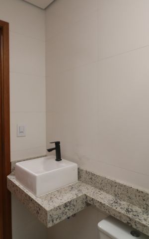 Casa à venda com 145m², 3 quartos e 2 vagasBanheiro da Suíte 1