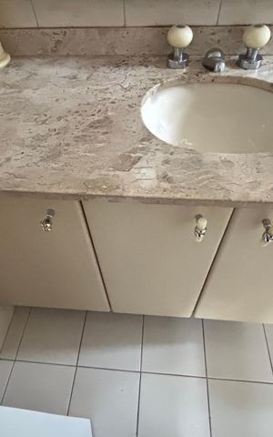 Apartamento para alugar com 112m², 2 quartos e 1 vaga Apartamento para alugar com 112m², 2 quartos e 1 vagaBanheiro da Suíte