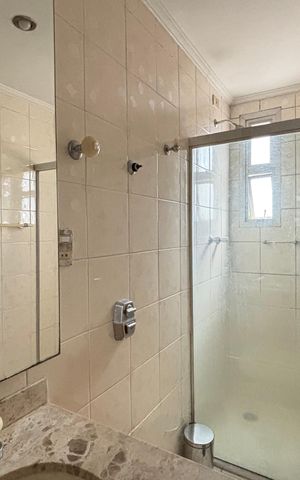 Apartamento para alugar com 112m², 2 quartos e 1 vaga Apartamento para alugar com 112m², 2 quartos e 1 vagaBanheiro da Suíte