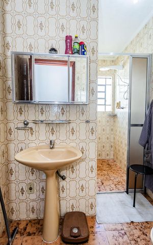 Casa à venda com 130m², 3 quartos e 2 vagas Casa à venda com 130m², 3 quartos e 2 vagasBanheiro