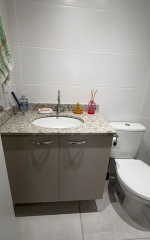 Apartamento para alugar com 55m², 2 quartos e 1 vaga Apartamento para alugar com 55m², 2 quartos e 1 vagaBanheiro social
