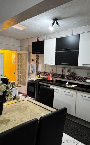 Casa à venda com 138m², 3 quartos e 2 vagas Casa à venda com 138m², 3 quartos e 2 vagasCozinha