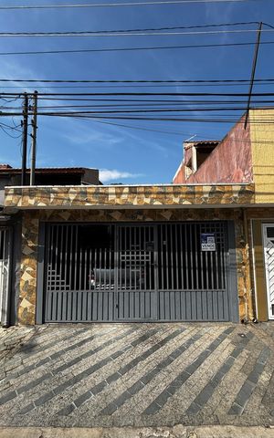 Casa à venda com 138m², 3 quartos e 2 vagas Casa à venda com 138m², 3 quartos e 2 vagasFachada