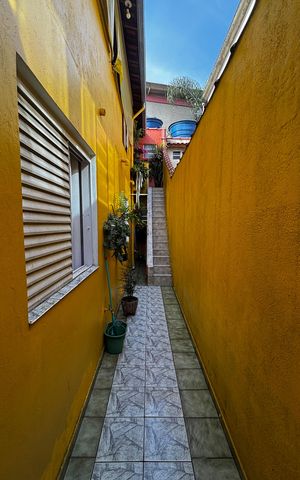 Casa à venda com 138m², 3 quartos e 2 vagas Casa à venda com 138m², 3 quartos e 2 vagasCorredor