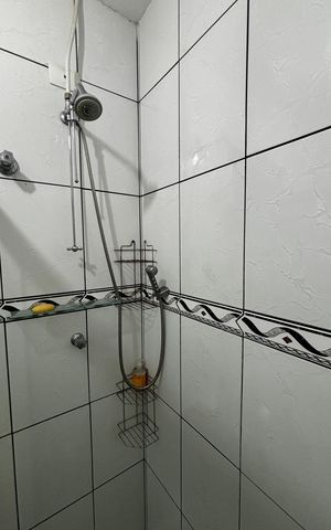 Casa à venda com 138m², 3 quartos e 2 vagas Casa à venda com 138m², 3 quartos e 2 vagasBanheiro