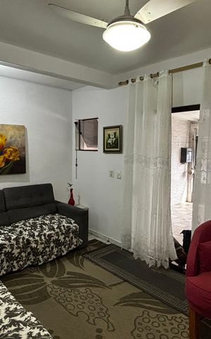 Casa à venda com 138m², 3 quartos e 2 vagas Casa à venda com 138m², 3 quartos e 2 vagasSala