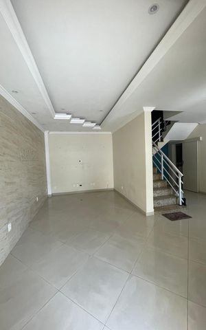 Casa à venda com 150m², 3 quartos e 4 vagasSala