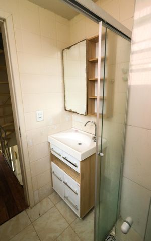 Casa de condomínio para alugar com 90m², 3 quartos e 1 vaga Casa de condomínio para alugar com 90m², 3 quartos e 1 vagaBanheiro
