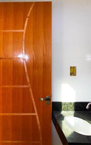 Casa à venda com 110m², 3 quartos e 2 vagas Casa à venda com 110m², 3 quartos e 2 vagasBanheiro da Suíte