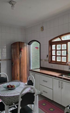 Casa à venda com 596m², 3 quartos e 2 vagasCozinha 