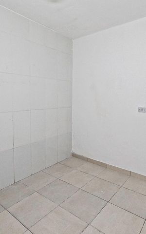 Casa à venda com 40m², 1 quarto e sem vagaSala