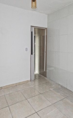 Casa à venda com 40m², 1 quarto e sem vagaSala