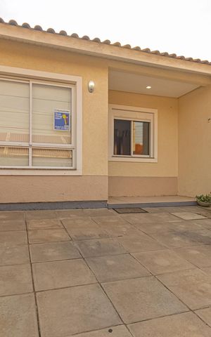 Casa de condomínio para alugar com 67m², 2 quartos e 2 vagas Casa de condomínio para alugar com 67m², 2 quartos e 2 vagasFachada/placa