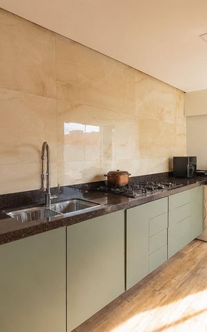 Casa de condomínio para alugar com 67m², 2 quartos e 2 vagas Casa de condomínio para alugar com 67m², 2 quartos e 2 vagasCozinha e Área de Serviço