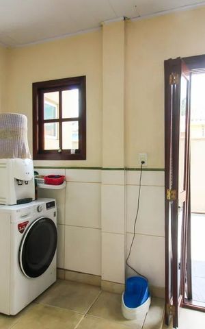 Casa à venda com 169m², 3 quartos e 3 vagas Casa à venda com 169m², 3 quartos e 3 vagasÁrea de serviço