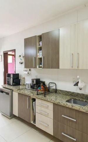 Casa à venda com 169m², 3 quartos e 3 vagas Casa à venda com 169m², 3 quartos e 3 vagasCozinha