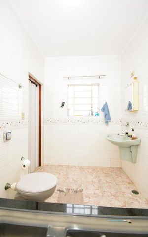 Casa à venda com 213m², 3 quartos e 2 vagasBanheiro da Suíte