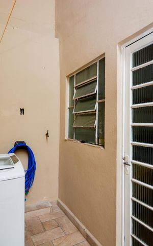 Casa à venda com 213m², 3 quartos e 2 vagasÁrea de Serviço