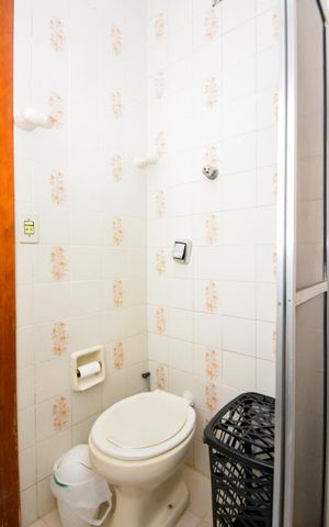 Casa à venda com 213m², 3 quartos e 2 vagasBanheiro do Quarto 1