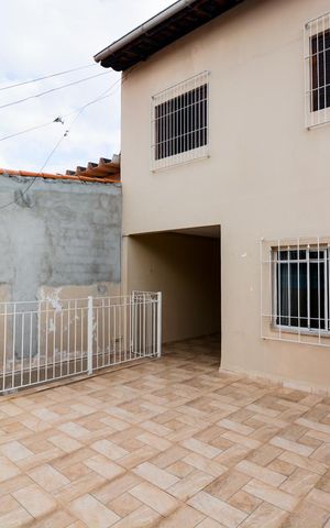 Casa à venda com 213m², 3 quartos e 2 vagasVaranda