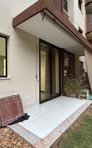 Apartamento à venda com 76m², 2 quartos e 2 vagas Apartamento à venda com 76m², 2 quartos e 2 vagasVaranda