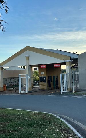 Casa de condomínio à venda com 126m², 3 quartos e 4 vagas