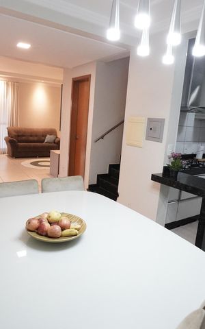 Casa de condomínio à venda com 126m², 3 quartos e 4 vagas