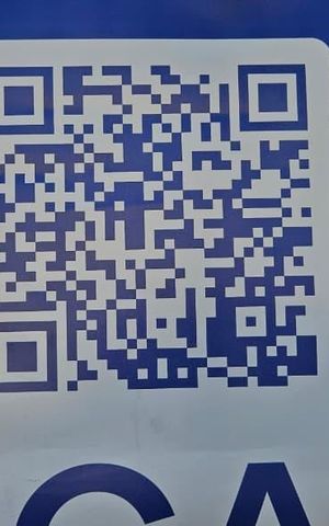 Apartamento para alugar com 41m², 2 quartos e sem vagaPlaca grande instalada na grade da fachada do condomínio no dia 06.06.2026 - Código da placa: FEWQ-1346