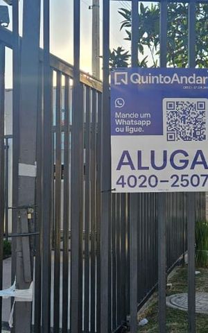 Apartamento para alugar com 41m², 2 quartos e sem vagaPlaca grande instalada na grade da fachada do condomínio no dia 06.06.2026 - Código da placa: FEWQ-1346