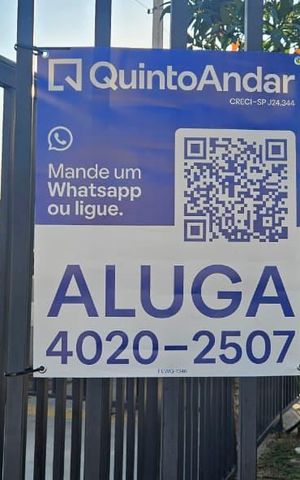 Apartamento para alugar com 41m², 2 quartos e sem vagaPlaca grande instalada na grade da fachada do condomínio no dia 06.06.2026 - Código da placa: FEWQ-1346