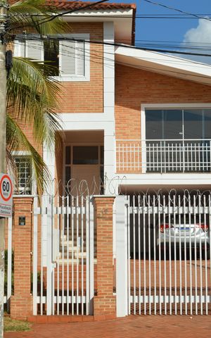 Casa para alugar com 490m², 3 quartos e 5 vagasFachada