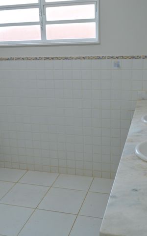 Casa para alugar com 490m², 3 quartos e 5 vagasBanheiro da Suíte 1