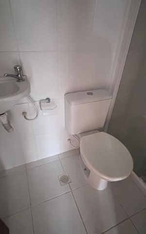 Casa de condomínio à venda com 85m², 3 quartos e 1 vaga Casa de condomínio à venda com 85m², 3 quartos e 1 vagaBanheiro