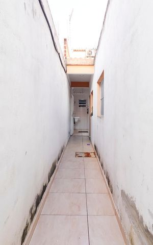 Casa à venda com 139m², 2 quartos e 2 vagasCorredor Externo