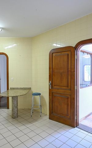 Casa para alugar com 800m², 5 quartos e 9 vagasCozinha