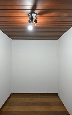 Casa para alugar com 800m², 5 quartos e 9 vagasEscritório