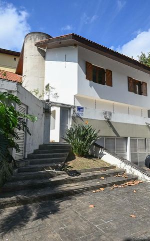 Casa para alugar com 800m², 5 quartos e 9 vagasFachada