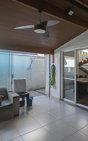 Casa de condomínio à venda com 200m², 3 quartos e 2 vagas Casa de condomínio à venda com 200m², 3 quartos e 2 vagasVaranda gourmet