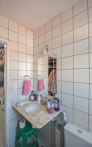 Casa de condomínio à venda com 200m², 3 quartos e 2 vagas Casa de condomínio à venda com 200m², 3 quartos e 2 vagasBanheiro da Suíte