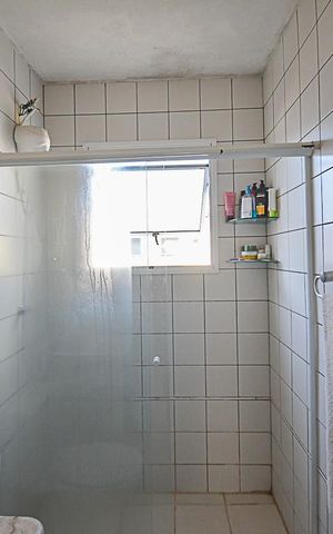 Casa de condomínio à venda com 200m², 3 quartos e 2 vagas Casa de condomínio à venda com 200m², 3 quartos e 2 vagasBanheiro da Suíte