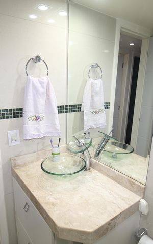Apartamento à venda com 83m², 3 quartos e 2 vagasBanheiro