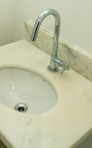 Apartamento à venda com 300m², 3 quartos e 3 vagas Apartamento à venda com 300m², 3 quartos e 3 vagasBanheiro de serviço