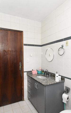 Casa para alugar com 700m², 5 quartos e 6 vagasBanheiro 2