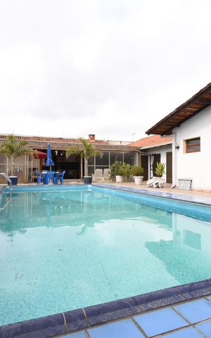 Casa para alugar com 700m², 5 quartos e 6 vagasÁrea externa -  Piscina