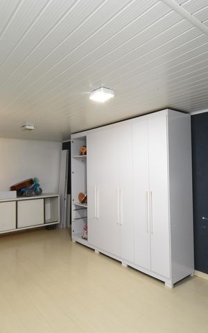 Casa para alugar com 700m², 5 quartos e 6 vagasQuarto 3 casa externa