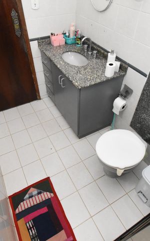 Casa para alugar com 700m², 5 quartos e 6 vagasBanheiro 2
