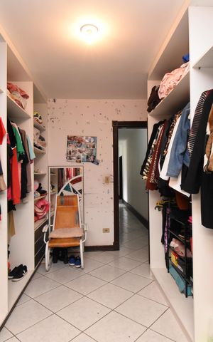 Casa para alugar com 700m², 5 quartos e 6 vagasCloset