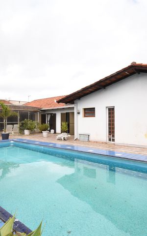 Casa para alugar com 700m², 5 quartos e 6 vagasÁrea externa -  Piscina
