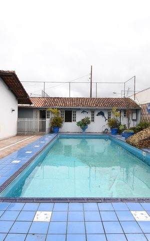 Casa para alugar com 700m², 5 quartos e 6 vagasÁrea externa -  Piscina