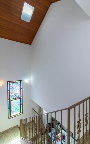 Casa à venda com 252m², 3 quartos e 4 vagasEscada
